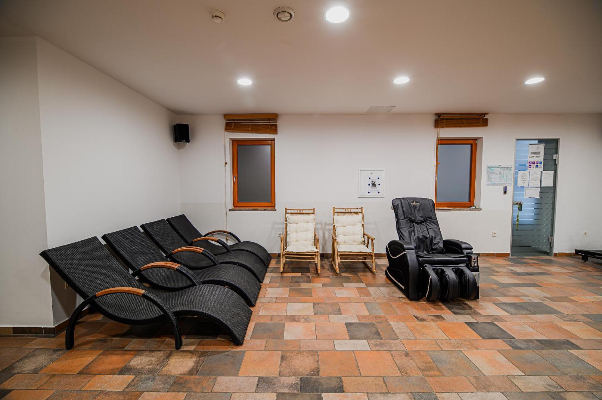 Apartments Maleric With Indoor Pool And Wellness Dragatuš Exterior foto